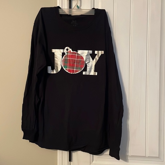 Joy fruit of the loom print black l/s tee gently used - Picture 1 of 3